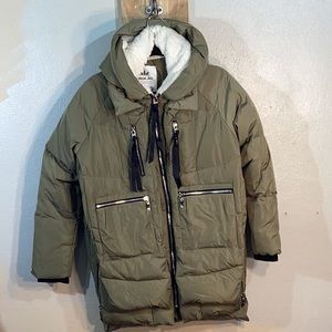 Orolay Green Down Puffer Jacket Zip Close Multi Pockets Sides Zip Womans Small